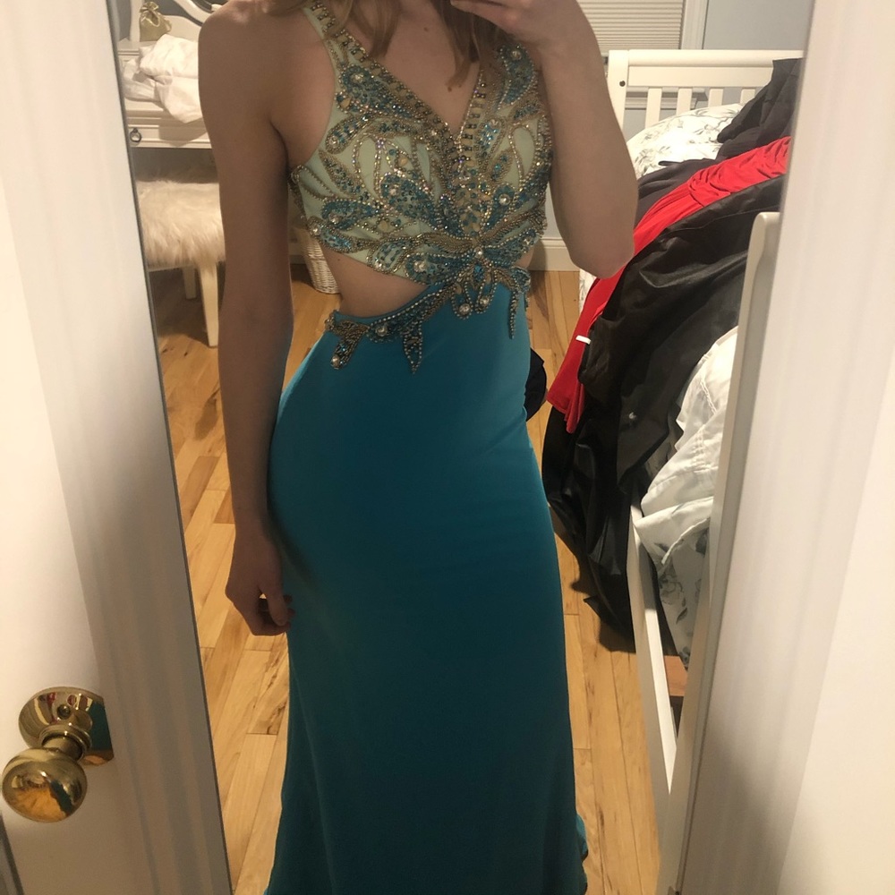 Prom Dress - Picture 2 of 6